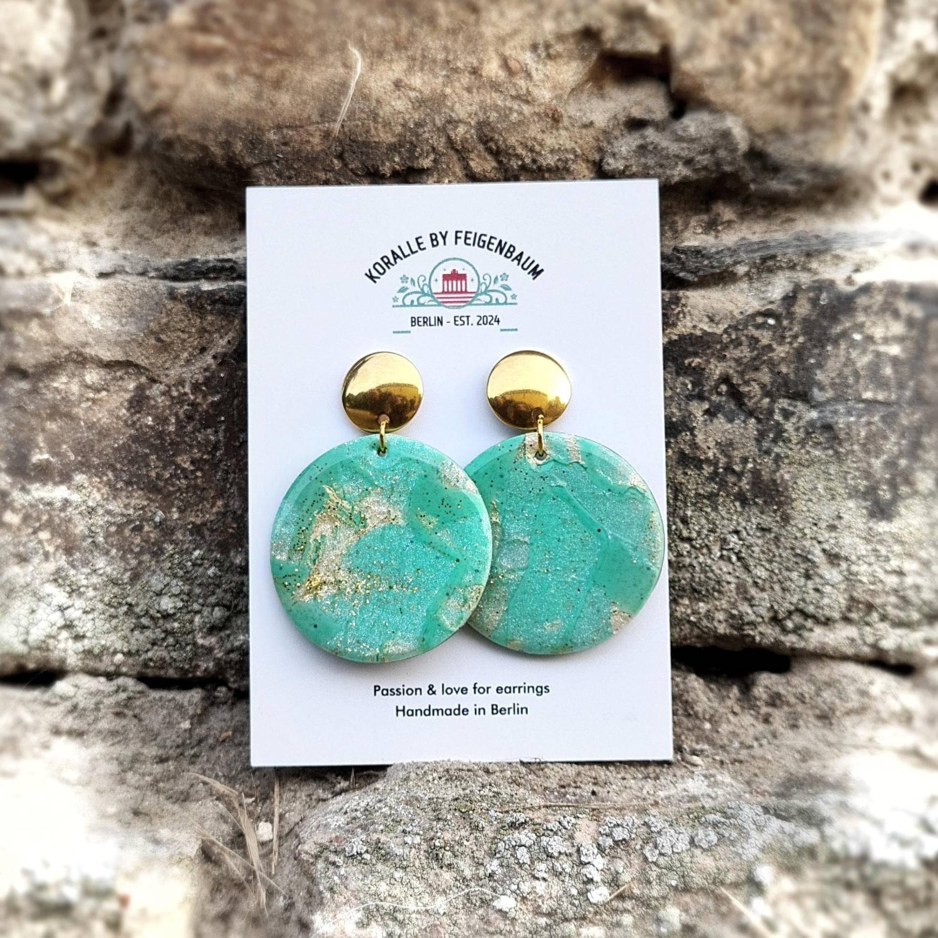 Ohrring 014 - Türkis Goldene "Constanze" Handgemacht Hängend Goldfarbener Stecker Aus Edelstahl Glänzend Leicht Schimmernd von KoralleByFeigenbaum