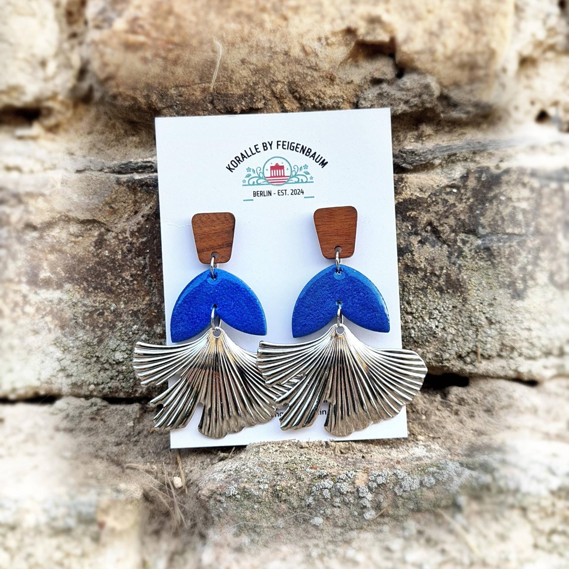 Ohrring 016 - "Pompöses Gingkoblatt" Handgemacht Hängend Silber Blau Braun Stud Aus Holz Edelstahlstecker Extra Groß Glänzend von KoralleByFeigenbaum