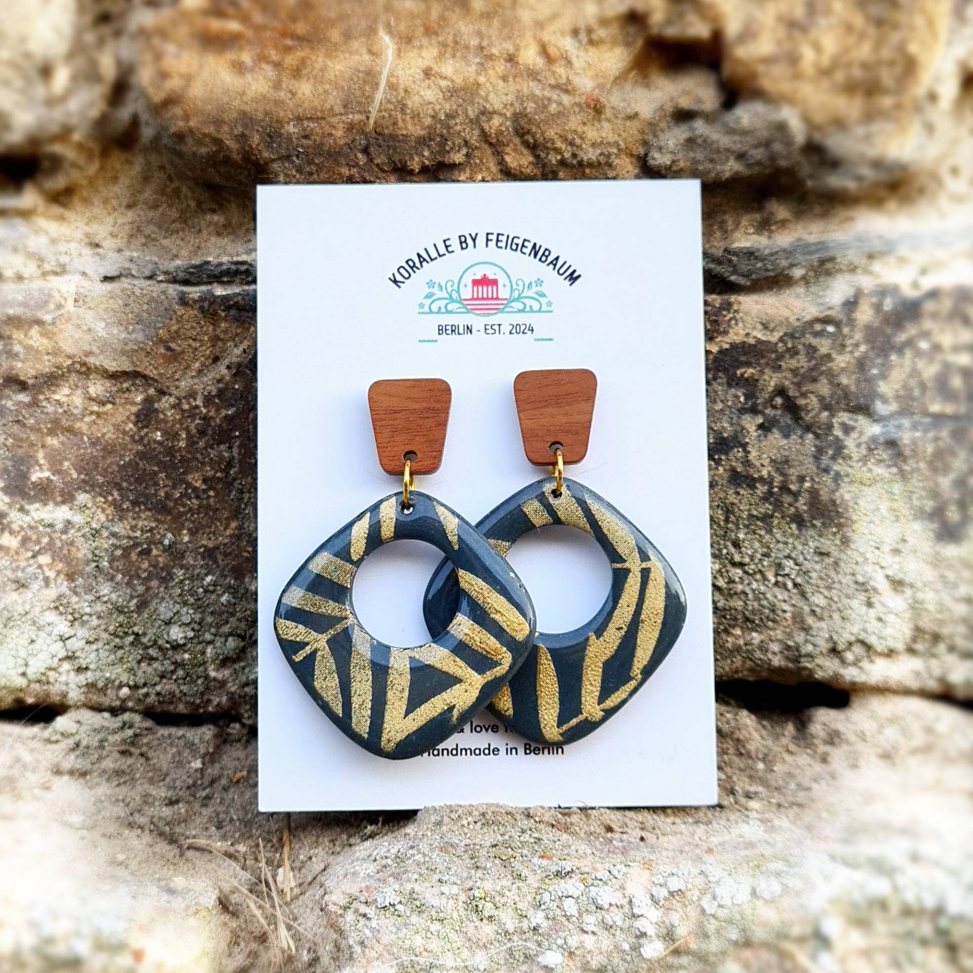 Ohrring 018 - "Goldenes Palmenblatt Groß" Handgemacht Graugold Siebdruck Stud Aus Holz Stecker Edelstahl Glänzend Leicht von KoralleByFeigenbaum