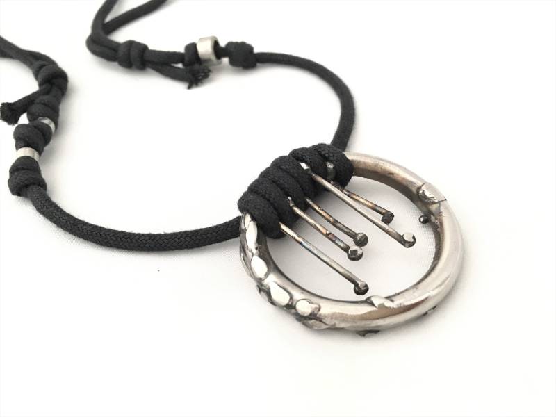 Einzigartige Kreis Moderne Anhänger Frauen Handgemachte Halskette Mode Jewerly von Korcho