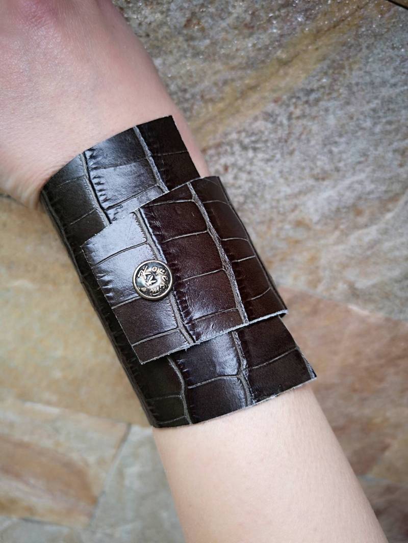 Einzigartiges Armband, Braunlederarmband, Echtes Lederarmband, Erstklassige Sering-Manschette von KorektLeatherGoods