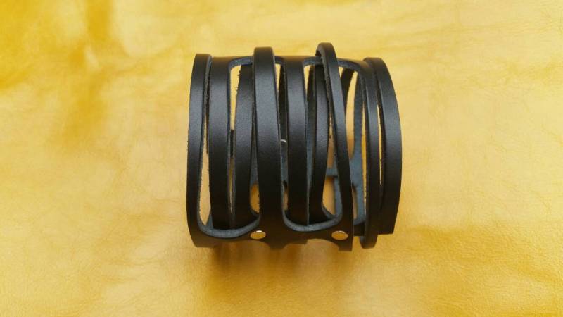 Schwarzes Leder Manschette Armband, Echtes Lederarmband von KorektLeatherGoods