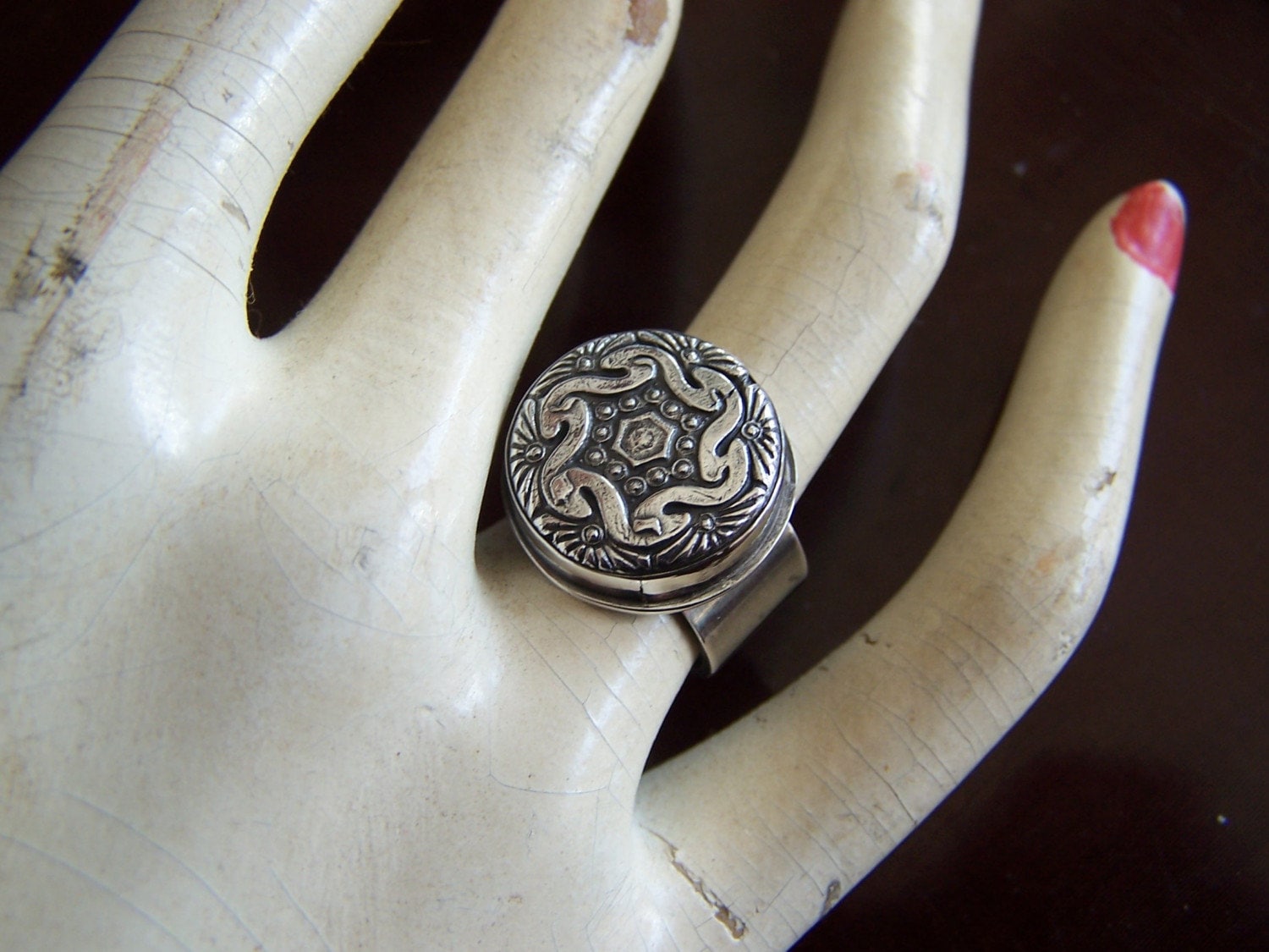 Repousee Silberring Repousee Silberring von Korinthianart