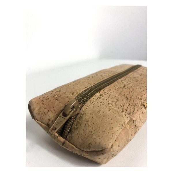 Kork-Deko Kork-Mäppchen 19×7×4 cm – kleine Kosmetiktasche & Federmäppchen, vegan Kork-Deko Kork-Mäppchen 19×7×4 cm – kleine Kosmetiktasche & Federmäppchen, vegan von Kork-Deko