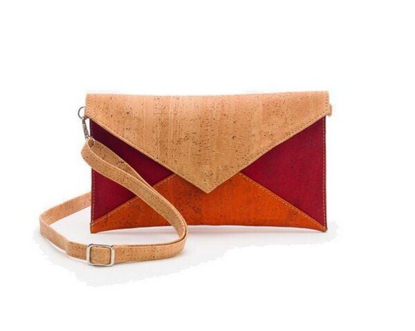 Kork-Deko Moderne kleine Pochette (Clutch) mit Gurt, rot / beige von Kork-Deko