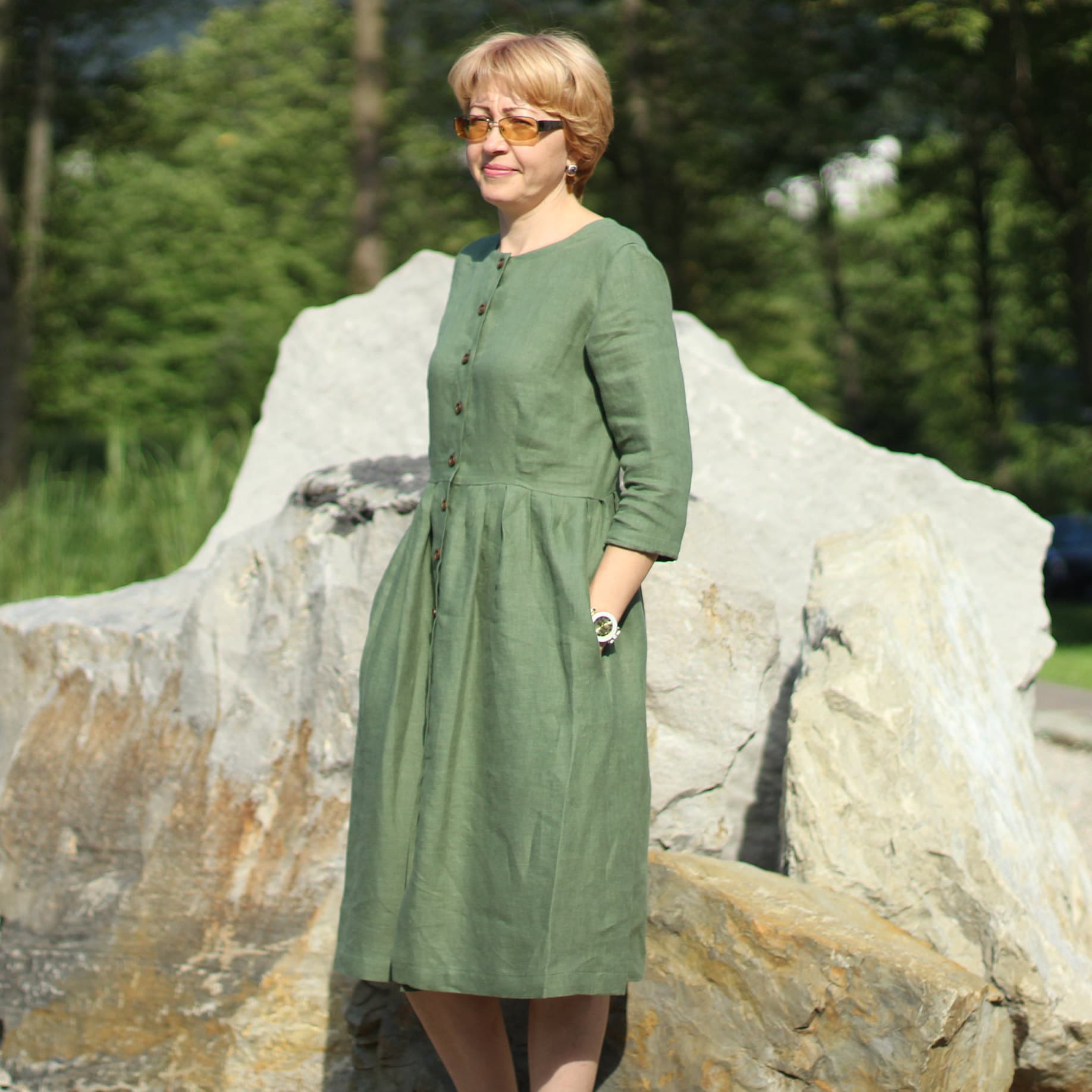 Auf Bestellung Reines Leinenkleid Für Frauen Mit 3/4 Ärmeln/Lässiges Kleid Leinen Sommerkleid Knopf Down Volkskleid von Korkoshi