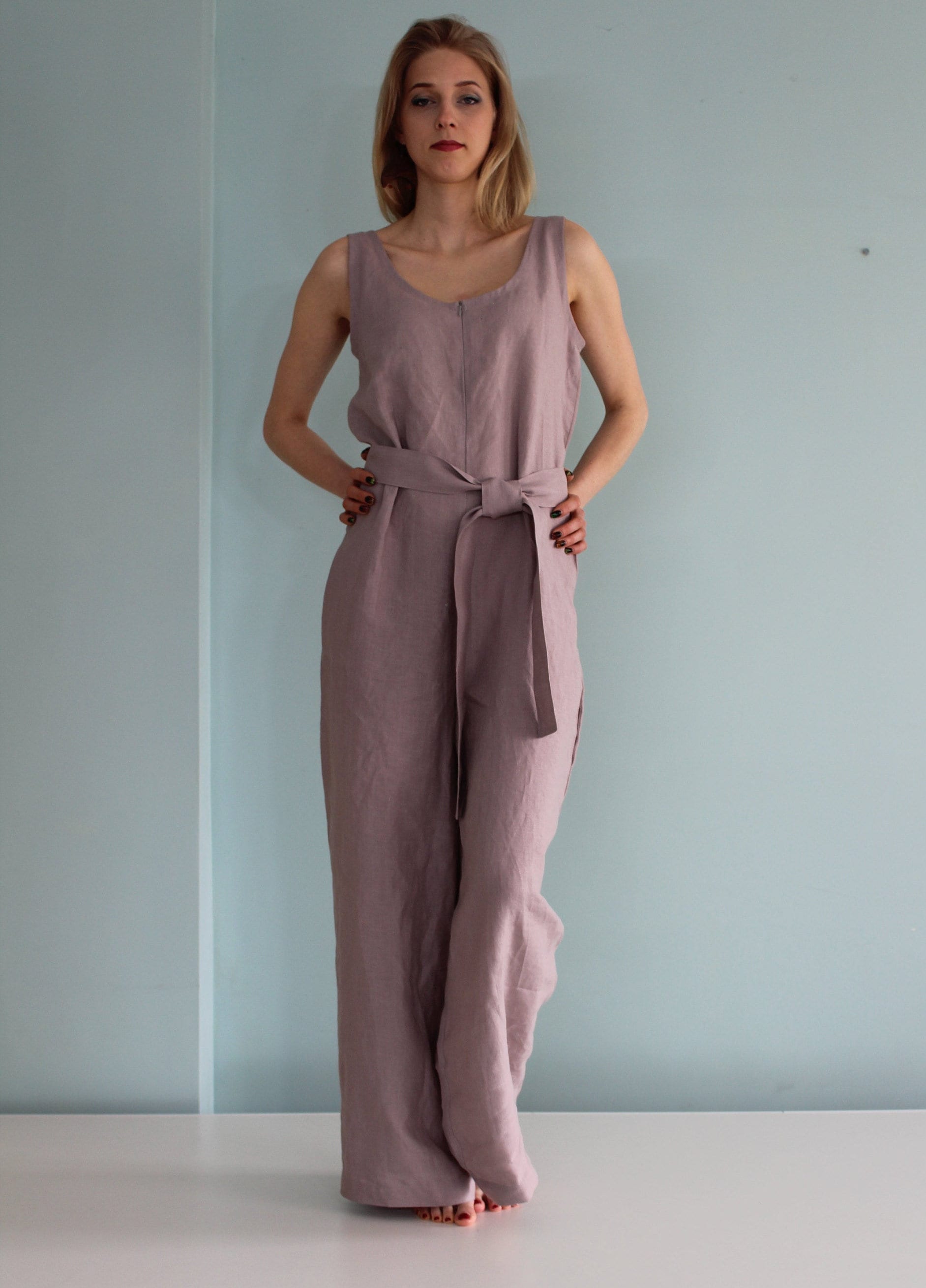 Leinen Jumpsuit/Dusty Rose Farbe Lässiger Overall Für Frauen Lockere Passform Breite Beinhose Sommer von Korkoshi