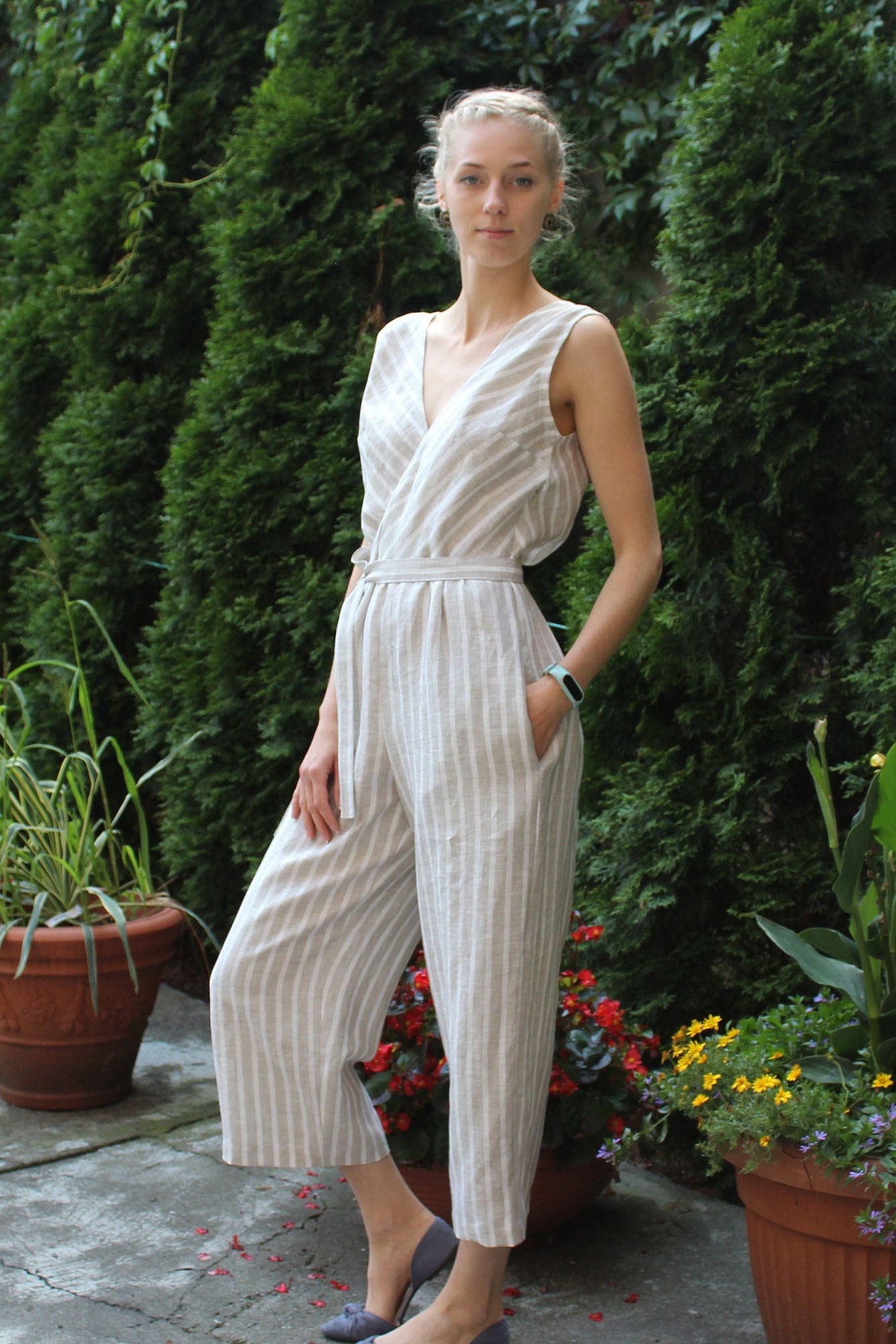 Maßgeschneiderter Leinen Wrap Jumpsuit/ Naturweiße Streifen Farbe/ Lässiger Jumpsuit Für Frauen/ Sommer von Korkoshi