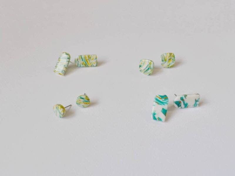 Kleine Handgefertigte Ohrstecker | Set 5 - Seafoam Marmoriert von KororaStudios