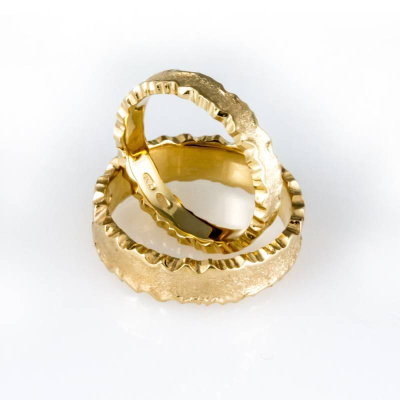 18K Gelbgold Ehering Set, Hochzeit Ring Set Für Sie Und Ihn, Einzigartige Ring-Set Passende Trauringe, Unisex Ringe, Geschmiedete Ringe von KorusDesign