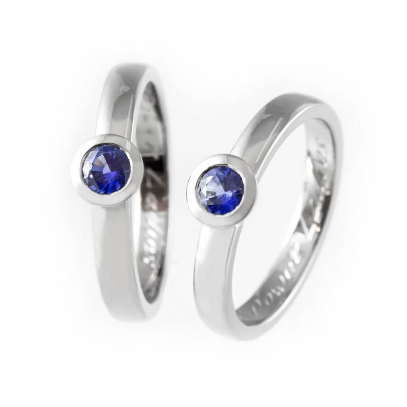 Blaue Saphir-Ringe, Saphir-Ring-Set Für Sie Und Sie, Passende Lünette Set Verlobungsring, Einzigartige Handgefertigte Saphir-Ringe von KorusDesign