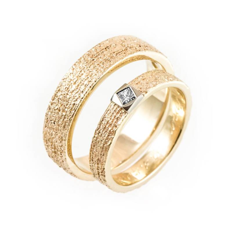 Einzigartige Hochzeit Ringset, Passende Eheringe, Strukturierte Gelb Gold Trauringe, Matt von KorusDesign