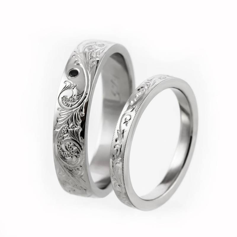 Einzigartiges Ehering Set, Handgravierte Trauringe, Gravierte Verlobungsringe, Passende Ringgravur, Schwarzer Diamant von KorusDesign