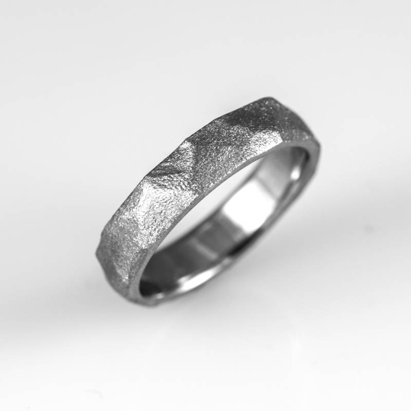 Herren Ehering, Einzigartige Hochzeit Band Für Ihn, Unisex 6mm Breit Ehering Gehämmert, Geschmiedet, Grobe Matte Veredelung, Herrenring von KorusDesign