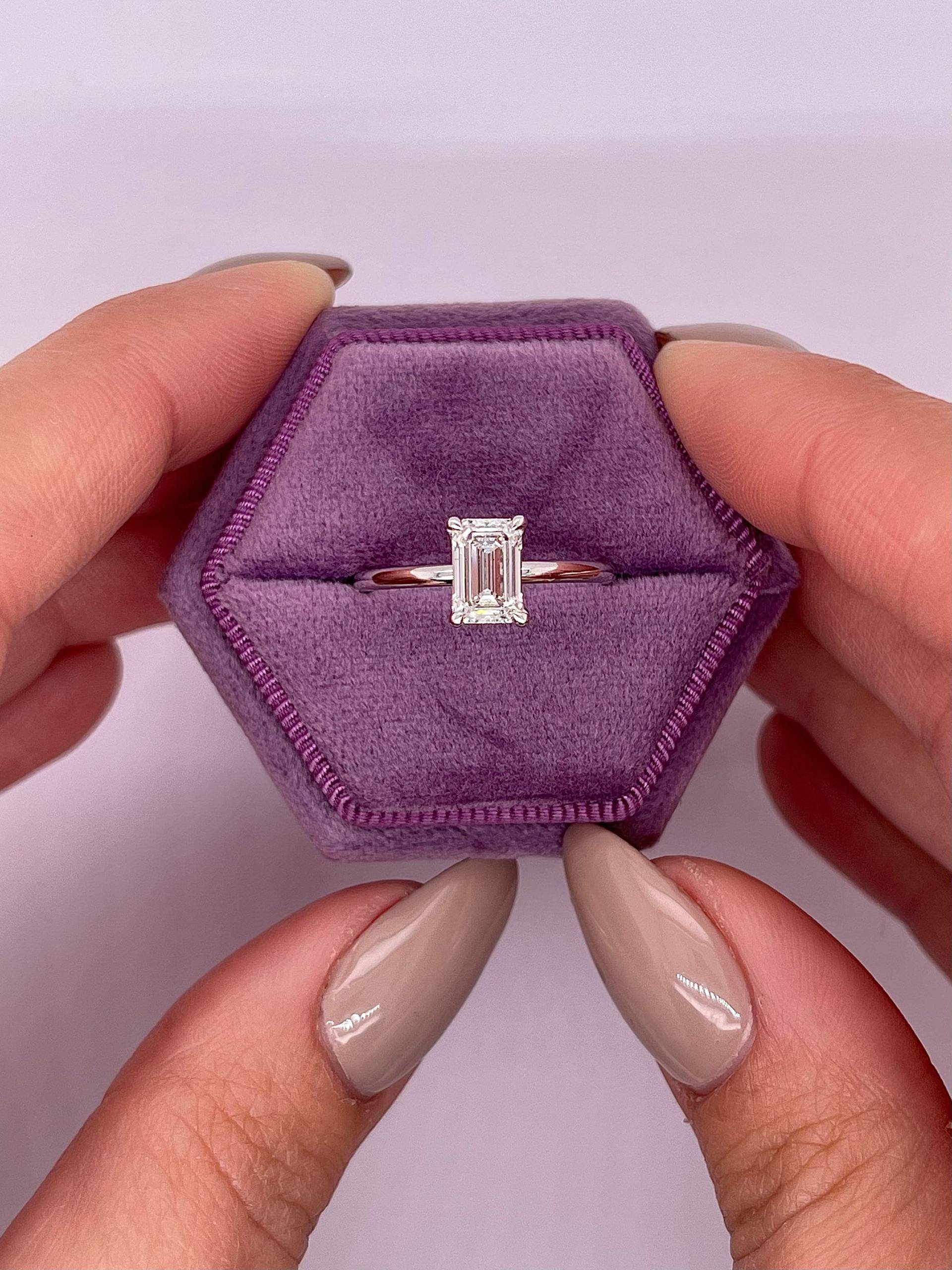 1 Karat E Farbe Vvs2 Klarheit Igi Zertifizierter Smaragdschliff Lab Grown Diamant Solitär Verlobungsring 14K Weißgold, Hochzeitsversprechen von KosherDiamond