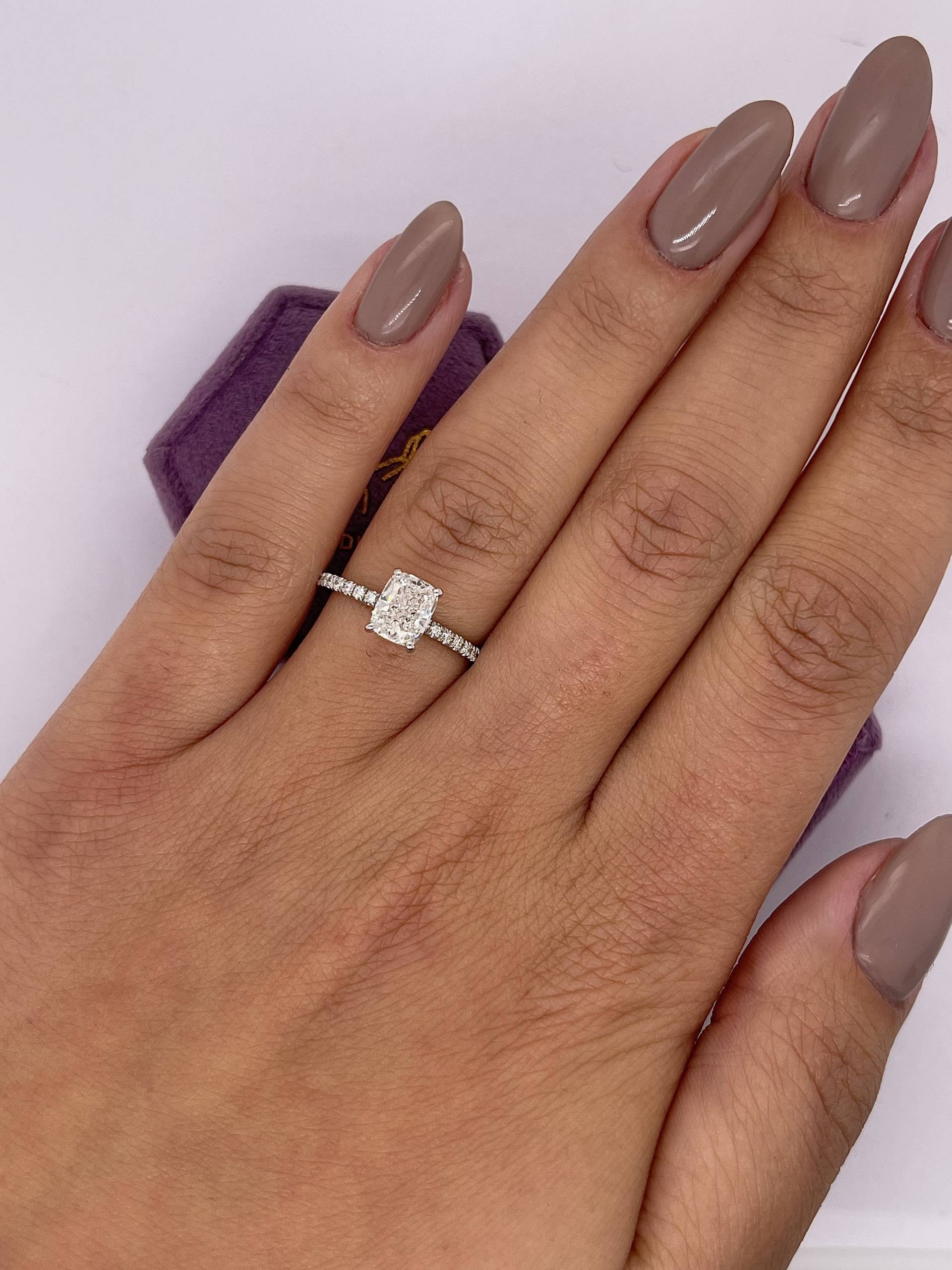 1.2 Karat Igi Zertifizierte E Farbe Vvs2 Klarheit Kissenschliff Labor Gewachsen Diamant Verlobungsring Versteckter Halo Runde Seite Diamanten 14K 1.2 Karat Igi Zertifizierte E Farbe Vvs2 Klarheit Kissenschliff Labor Gewachsen Diamant Verlobungsring Versteckter Halo Runde Seite Diamanten 14K von KosherDiamond