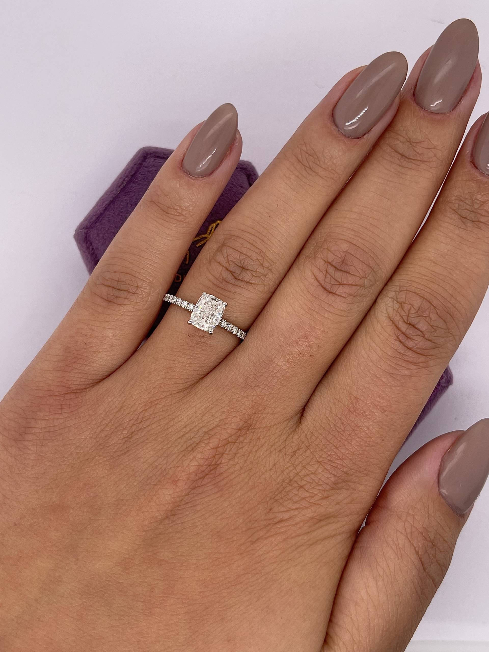 1.2 Karat Igi Zertifizierte E Farbe Vvs2 Klarheit Cushion Cut Lab Grown Diamant Verlobungsring Versteckter Heiligenschein Runde Seite Diamanten 14K von KosherDiamond