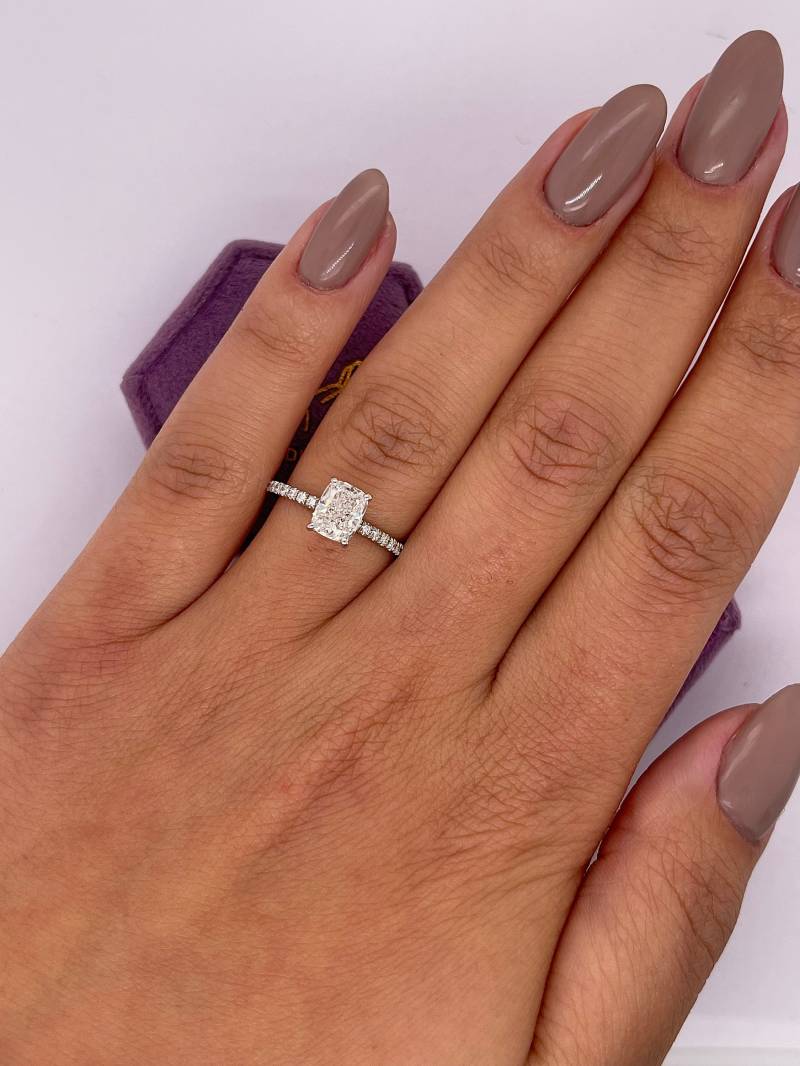 1.2 Karat Igi Zertifizierte E Farbe Vvs2 Klarheit Kissenschliff Labor Gewachsen Diamant Verlobungsring Versteckter Halo Runde Seite Diamanten 14K von KosherDiamond