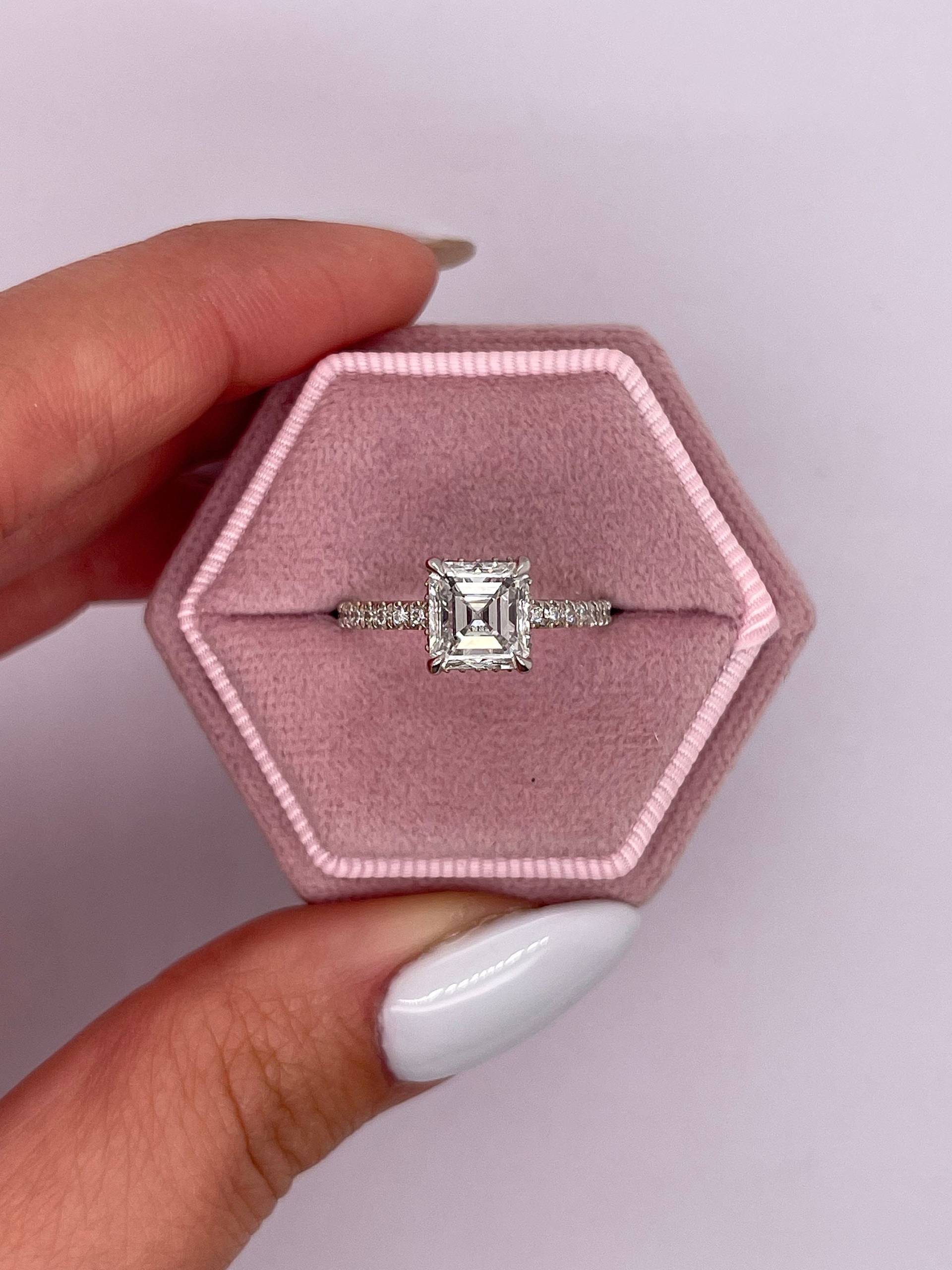 1.25 Karat Igi Zertifiziert E Vvs2 Asscher Cut Lab Diamant Solitär Verlobungsring 14K Weißgold Versteckter Halo Grown Ring von KosherDiamond