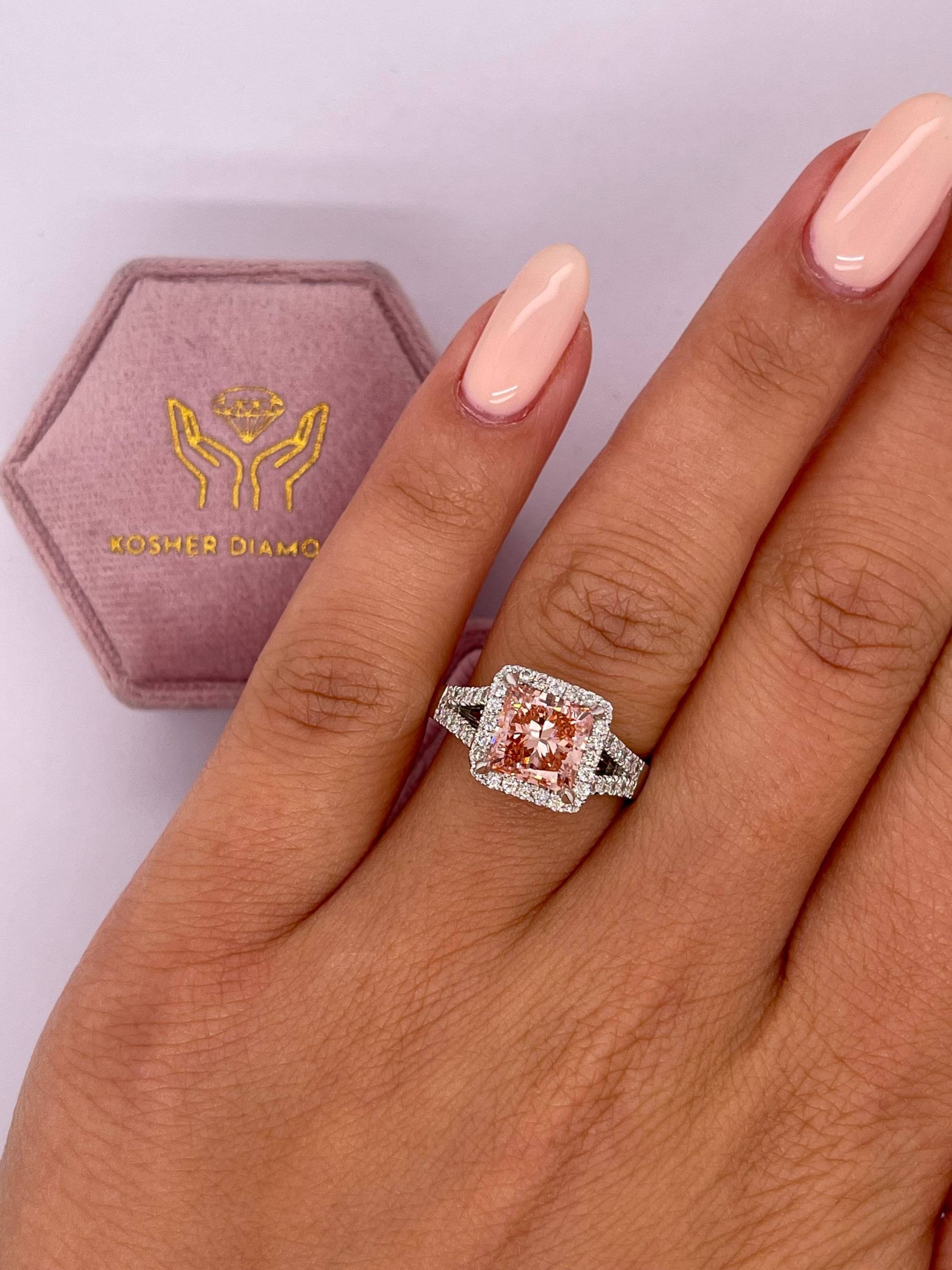 2, 50 Karat Fancy Intensiver Rosa Vs2 Princess Cut Diamant Verlobungsring, Split Shank Halo Diamantring, Lab Grown Rare Intense Rosa Diamant von KosherDiamond