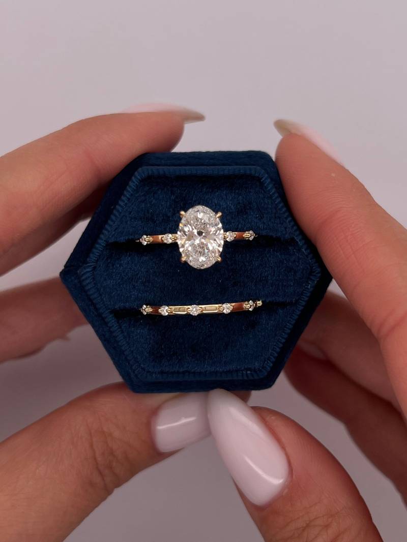 2.5 Karat Igi Zertifiziert D/Vvs2 Oval Labor Diamanten Zierliche Verlobungsring Set, Passende Runde Side Ehering 585 Gelbgold von KosherDiamond