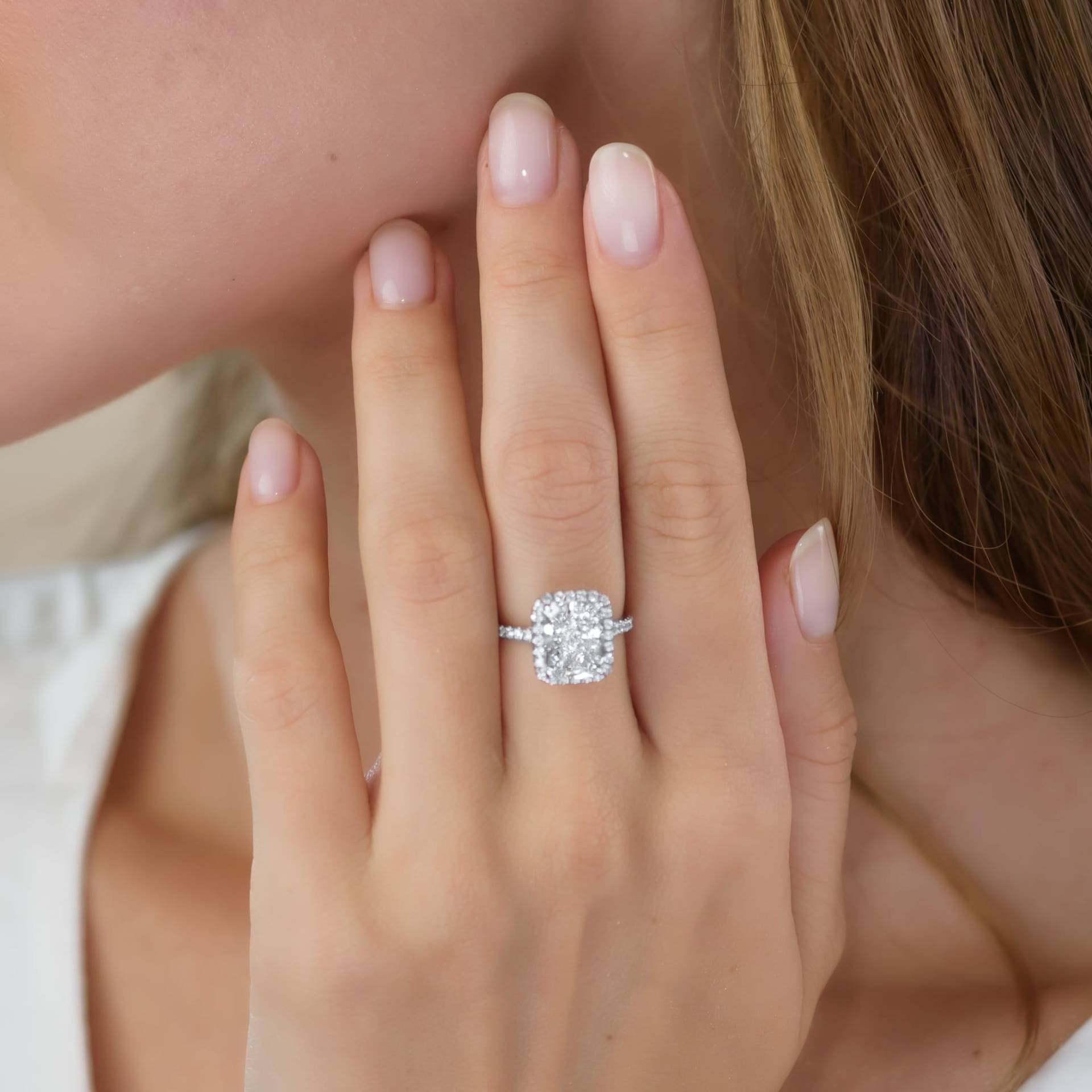 4.5 Karat Igi Certified E-Farbe Vvs2 Klarheit Strahlenschnitt Labor Gewachsen Cvd Halo Diamant-Verlobungsring, 18 Weißgold, Exzellenter Schnitt Und 4.5 Karat Igi Certified E-Farbe Vvs2 Klarheit Strahlenschnitt Labor Gewachsen Cvd Halo Diamant-Verlobungsring, 18 Weißgold, Exzellenter Schnitt Und von KosherDiamond