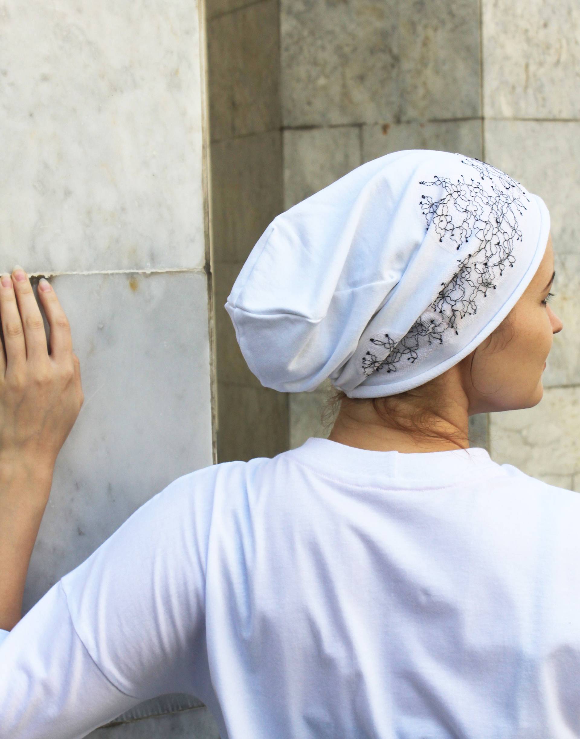 Eine Kuschelige Und Ausgefallene Mütze Aus Baumwolle von KosherStyleKS