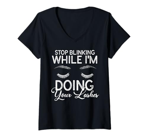 Damen Stop Blinking While Im Doing Your Lashes Cosmetic Studio T-Shirt mit V-Ausschnitt Damen Stop Blinking While Im Doing Your Lashes Cosmetic Studio T-Shirt mit V-Ausschnitt von Kosmetik Studio Wimpern Kosmetikerin