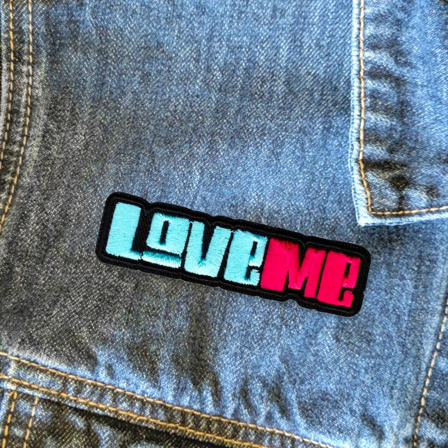 Love Me Aufnäher | Gesticktes Bügelbild Applikation Kostenloser Versand von KosmicSoul