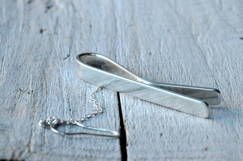 Extra Thick Personalized Sterling Silver Tie Bar With Custom Initials Or Numbers - For Regular Skinny Ties von Kosmika