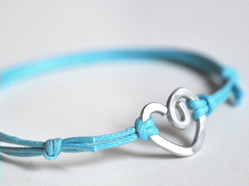 Heart Turquoise Bracelet - Aluminium Wire & Waxed Cotton Women Unisex Vegan Friendly von Kosmika
