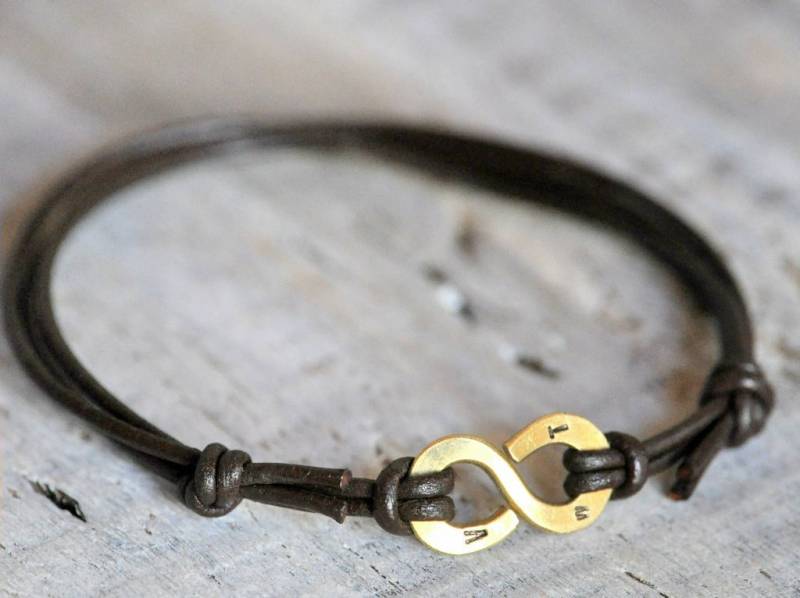 Infinity Messing Bracelet Mit Anfänglicher - Leder Und Männer Unisex Armband Auf Bestellung von Kosmika