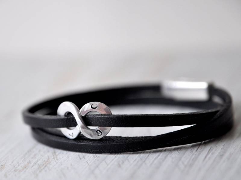 Infinity Silber Bracelet Mit Anfänglicher, Männer Und Unisex Armband, Auf Bestellung von Kosmika