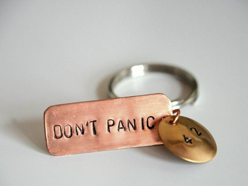 Keychain 42 Don't Panic - Copper & Brass von Kosmika