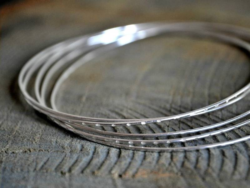 Looped Sterling Silver Bangle Made By Five Chained Thin Bangles von Kosmika