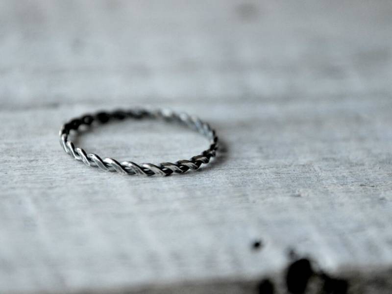 Oxidized Braided Sterling Silver Ring, Stackable von Kosmika
