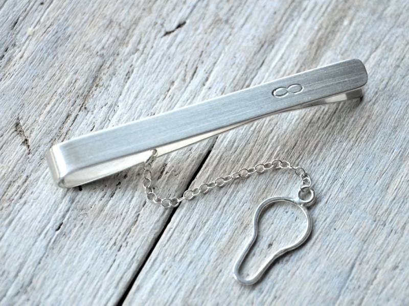 Personalized Sterling Silver Tie Bar With Custom Initials Or Numbers - For Regular Skinny Ties von Kosmika