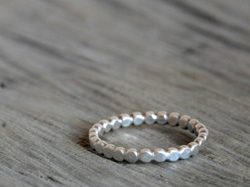 Sterling Silber Ring Klein Perlen - Stapelbar Auf Bestellung von Kosmika