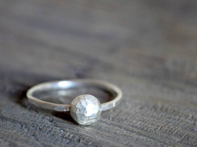 Sterling Silver Pebble Ring - Stacking Or Solitaire Recycled von Kosmika