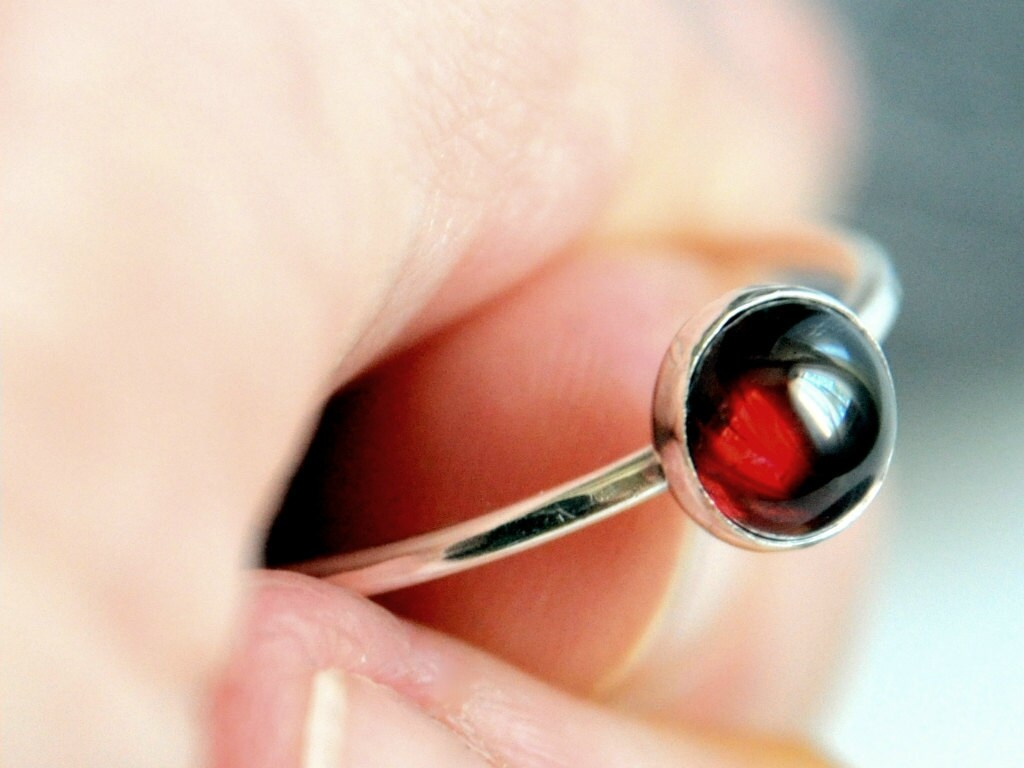 Sterling Silver Ring - Stacking With 6mm Garnet Cabochon Made To Order von Kosmika