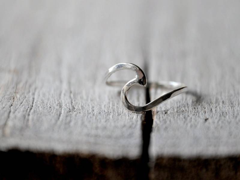 Wave Sterling Silver Ring, Stacking Ring Or Solitaire von Kosmika