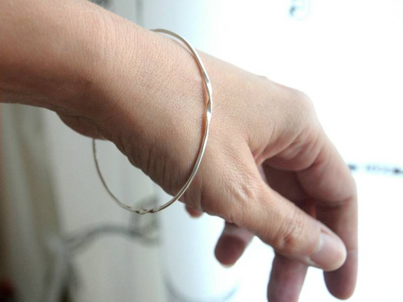 sterling Silver Bangle With Twisted Details von Kosmika