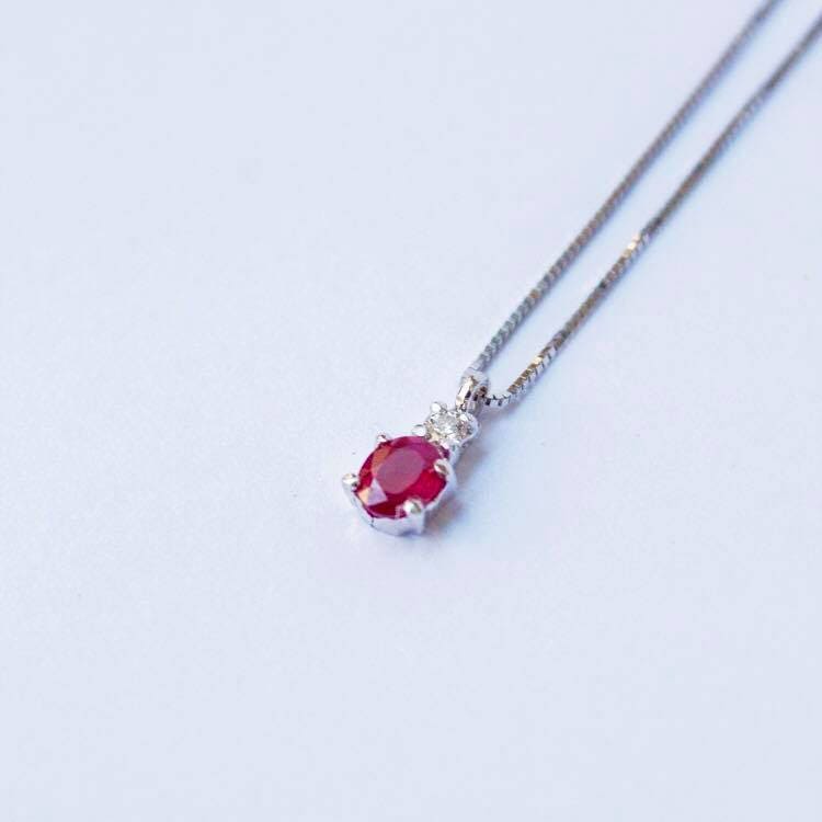 Ovale Weißgold Handgemachte Halskette Mit Natürlichen Rubin Gesetzt Und Brillant Steine - Schmuck Ovale Weißgold Handgemachte Halskette Mit Natürlichen Rubin Gesetzt Und Brillant Steine - Schmuck von KosmimataDaouka