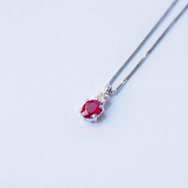 Ovale Weißgold Handgemachte Halskette Mit Natürlichen Rubin Gesetzt Und Brillant Steine - Schmuck von KosmimataDaouka