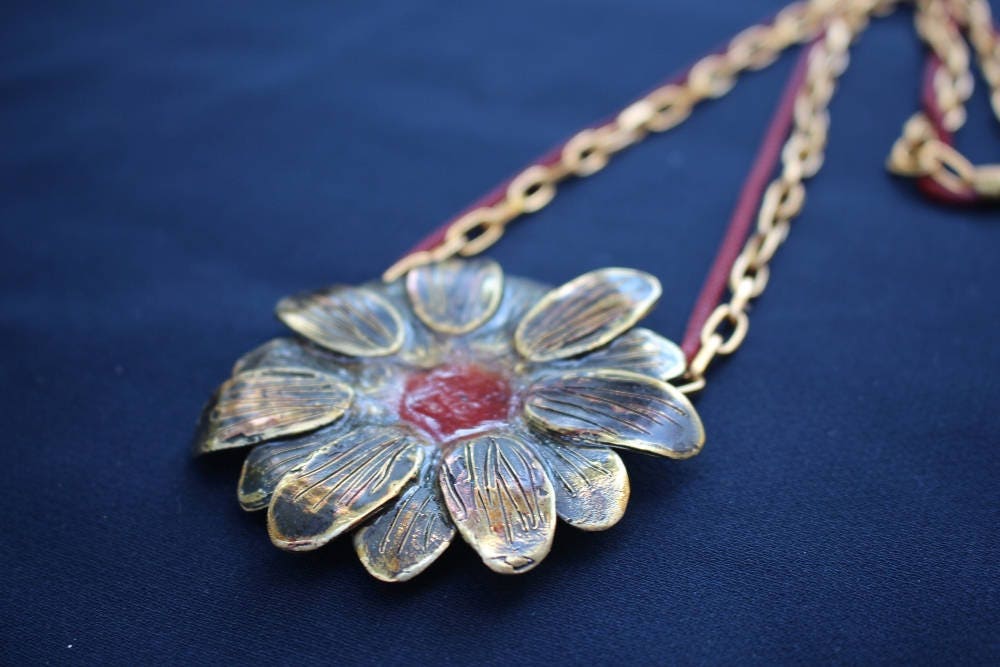 Blume Statement Halskette Blume Statement Halskette von KosmosByMarina
