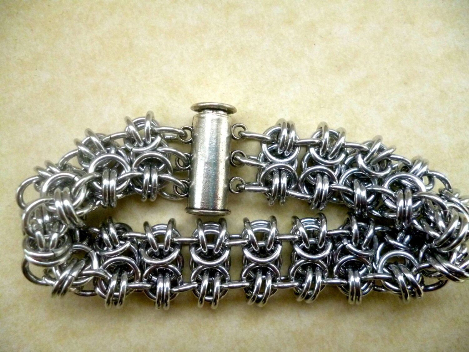 Chainmaille Aluminium-Armband Byzee Beez Zu Schmetterlinge Weave Chainmaille Aluminium-Armband Byzee Beez Zu Schmetterlinge Weave von Kostadinka