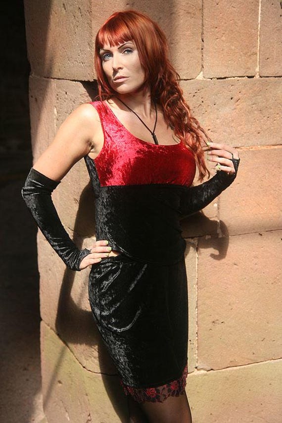 Mini Pannesamt Outfit Gothic Vampirin Vampir Vamp Halloween Kostüm 2-Teilig Rock Und Top Größe S-M von Kostuemgeschichten