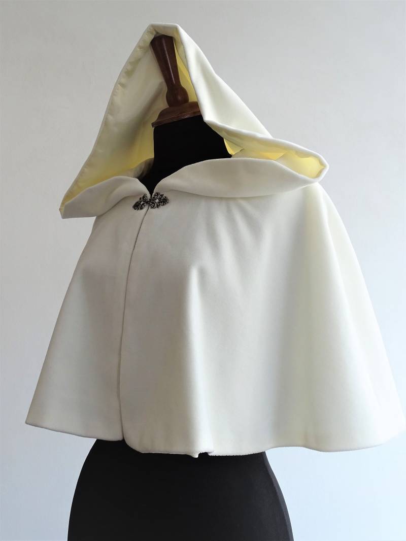 Samtgugel Cremefarben Samt Cape Umhang Fantasy Larp Mittelalter Hochzeit Größe L von Kostuemgeschichten