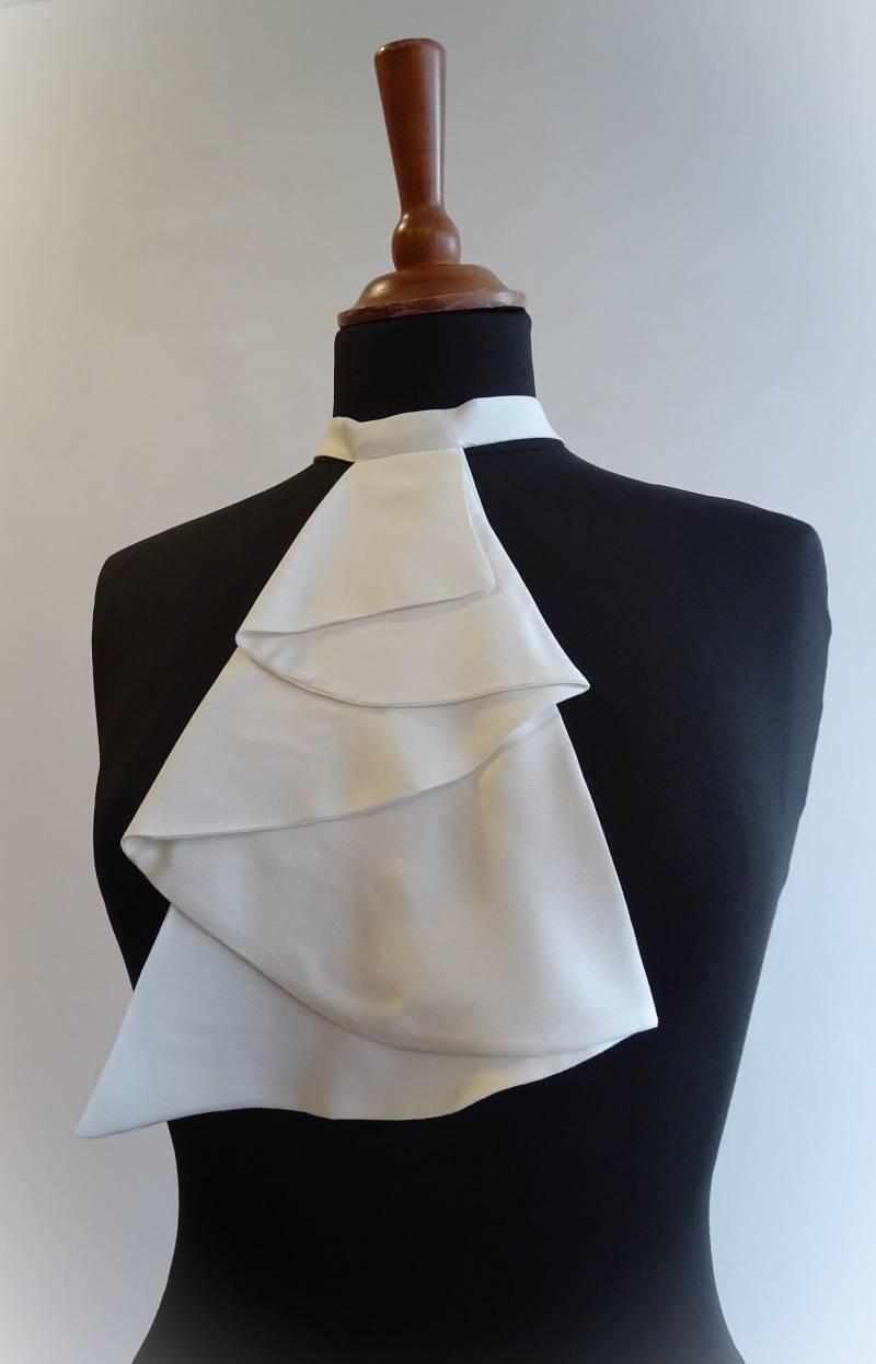 Wasserfalljabot Creme Beige Aus Viskose Barock Rokoko Steampunk Viktorianisch Larp Wasserfalljabot Creme Beige Aus Viskose Barock Rokoko Steampunk Viktorianisch Larp von Kostuemgeschichten