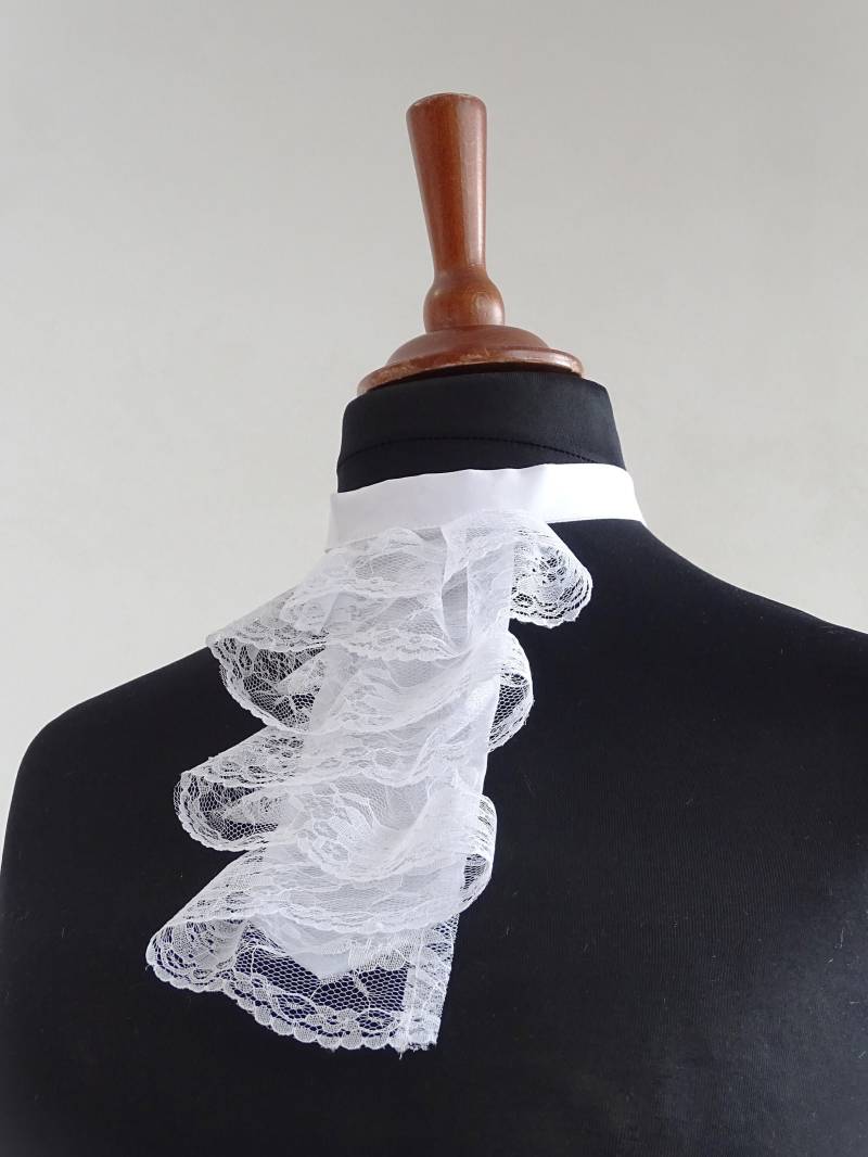 Weißes Spitzenjabot Jabot Spitze Weiß Victorian Gothic Steampunk Barock Rokoko Weißes Spitzenjabot Jabot Spitze Weiß Victorian Gothic Steampunk Barock Rokoko von Kostuemgeschichten